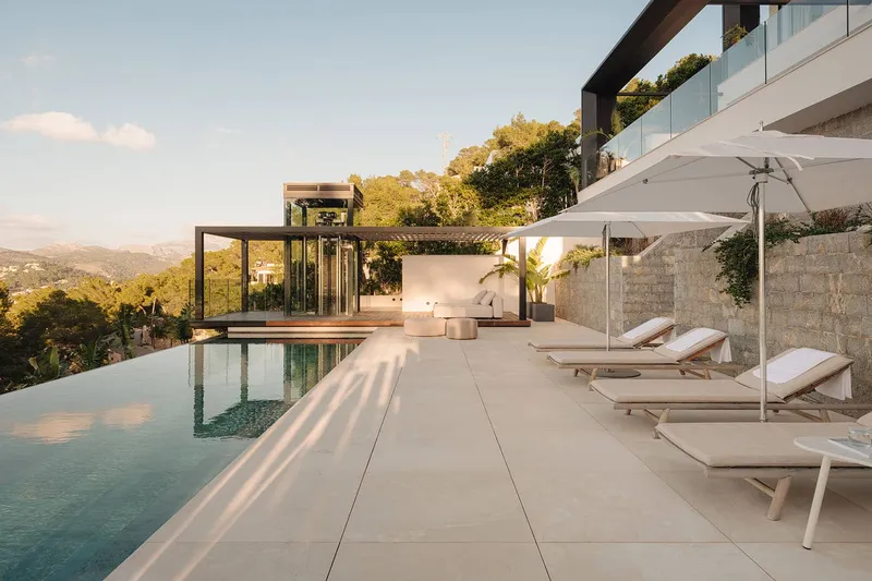 Modern luxury villa with breathtaking sea and panoramic views — photo 2