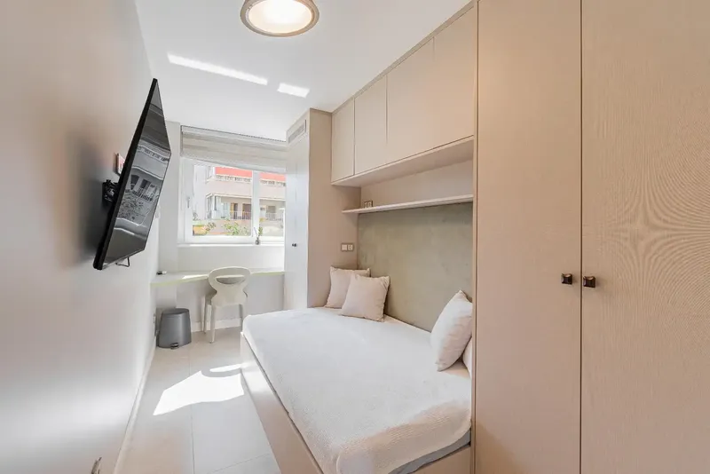 Discover this completely renovated apartment in one of the most exclusive communities in Portals Nous, with direct access to the — photo 12