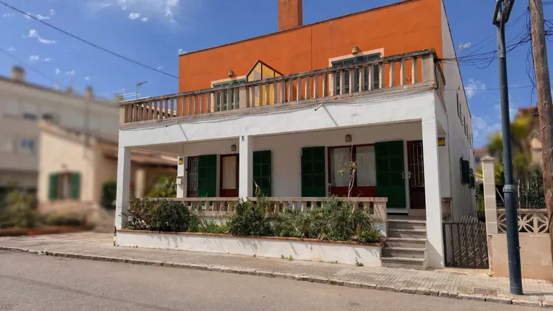 Building with 4 apartments to renovate in Colonia Sant Jordi — photo 1