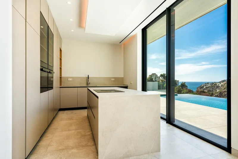 Luxurious new-build villa with pool — photo 6