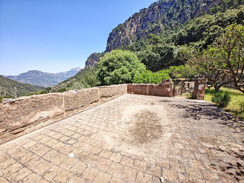 Mallorcan charm and great renovation potential in a privileged setting in Sóller — photo 10