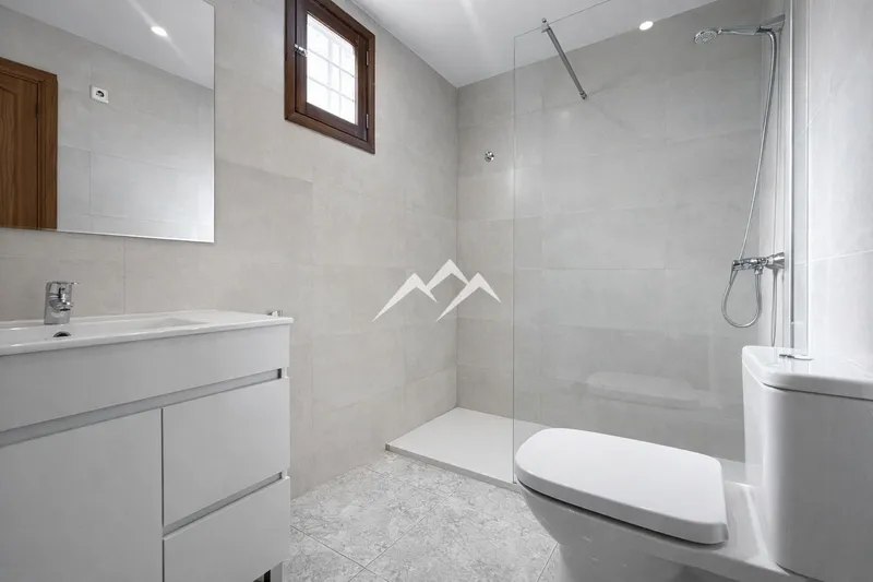 Long-term rental. Duplex penthouse with 2 terraces with partial sea and cathedral views — photo 5