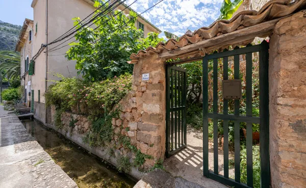 Mallorcan house with garden and great potential in ... — photo 1