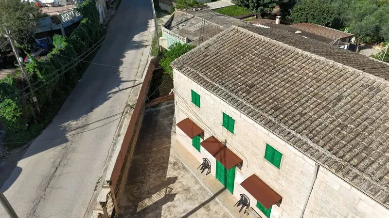 � Casa de campo mallorquina con 3.000 m² de terreno, luz de GESA, agua de pozo y múltiples dependencias – A solo 2 km de Manacor — photo 1
