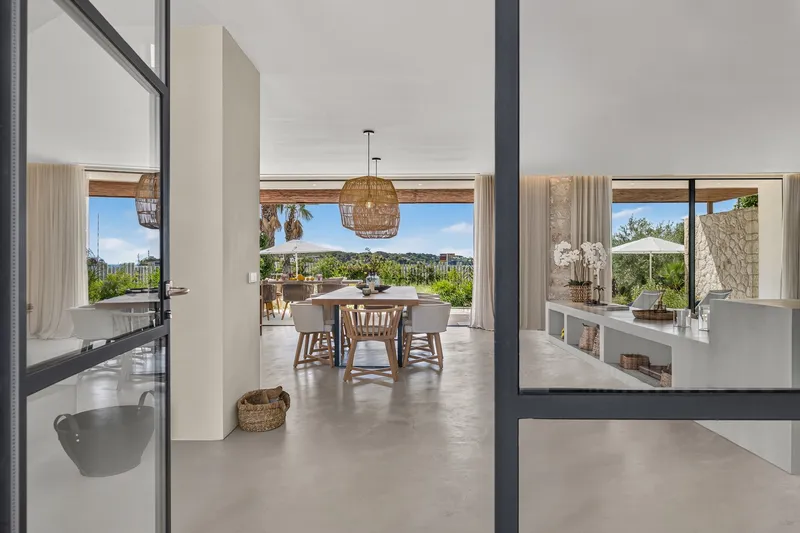 Frontline harbor villa with panoramic views and rural countryside — photo 8