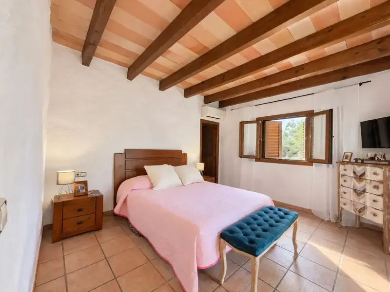 Situada en una amplia parcela de aproximadamente 4.460 m², esta encantadora casa de una sola planta disfruta de un entorno rural idílico rod — photo 12