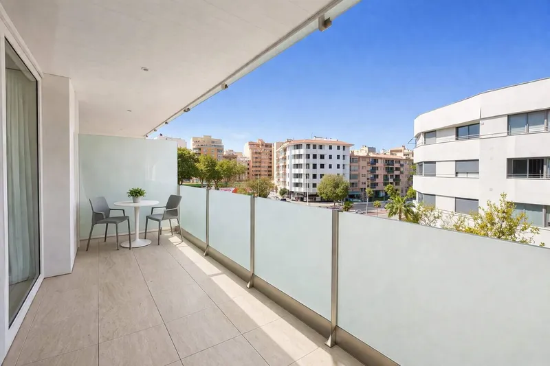 156m² apartment with 3 bedrooms, 2 bathrooms, balcony and pool for sale — photo 1