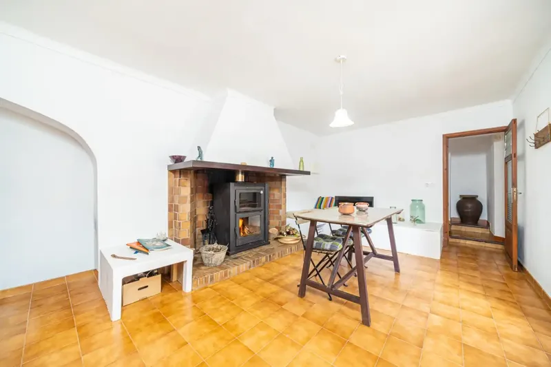Located in the idyllic and quiet nucleus of Son Negre, this beautiful rustic finca offers a perfect combination of privacy, spaciousness and — photo 7