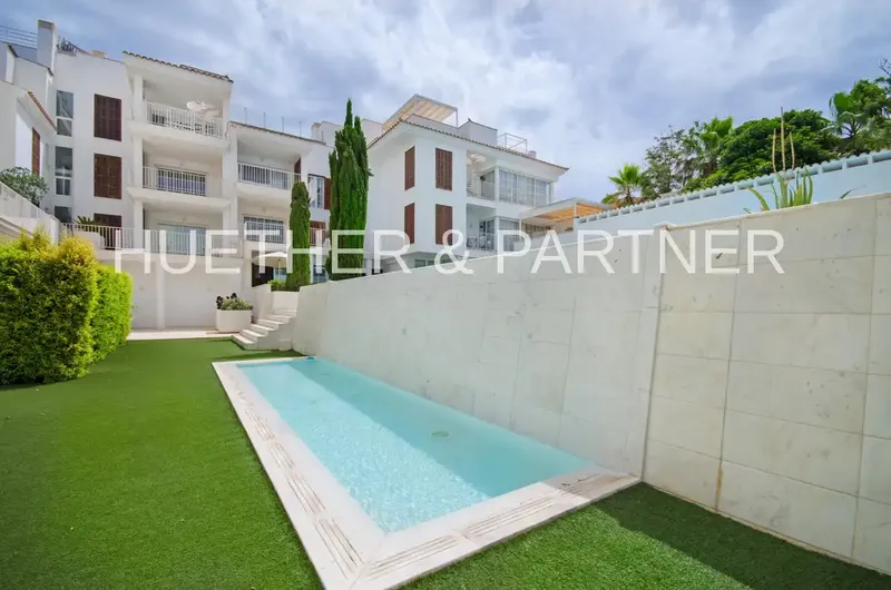 This modern and bright penthouse is located in one of the most coveted and exclusive residential complexes in Porto Cristo. Even the facade — photo 5