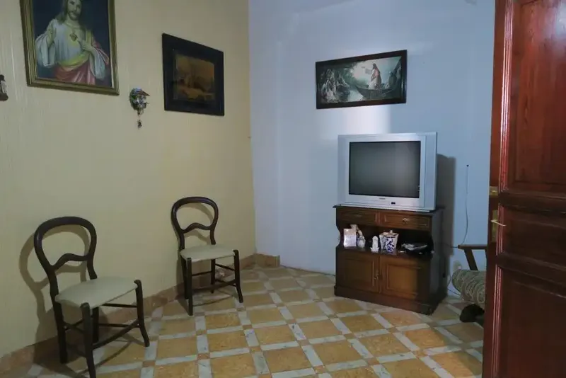 House in the town centre, with all kinds of services, with many possibilities. — photo 4
