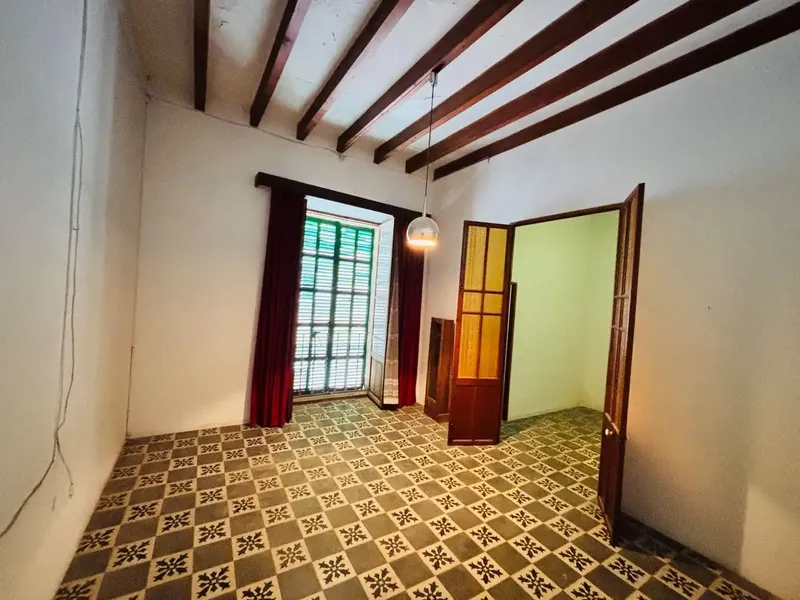 Discover this spacious townhouse of 258 m², distributed over three levels and located in a quiet residential area just minutes from — photo 6