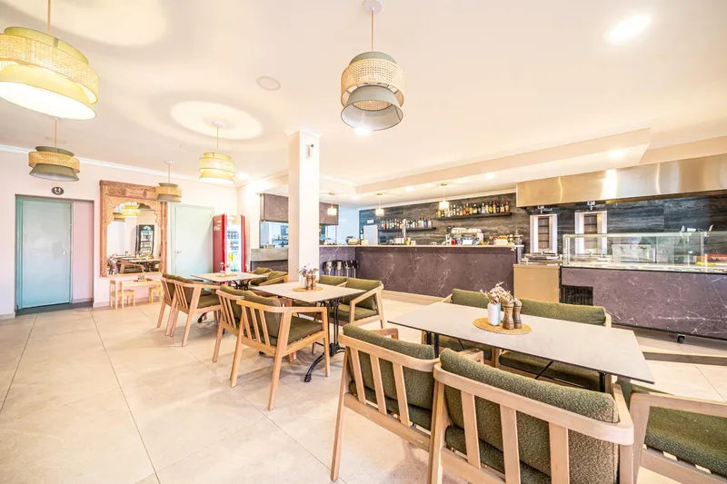 Transfer of renovated restaurant with license, extractor hood and terrace in Magaluf, Calvià — photo 9