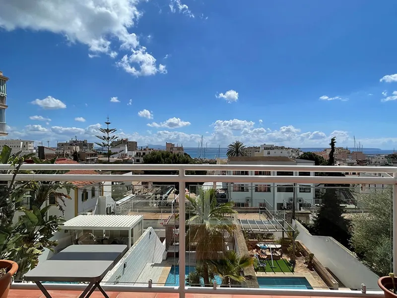 Magnificent villa of 283 m² with pool, sea view and garage in El Terreno, Palma — photo 11