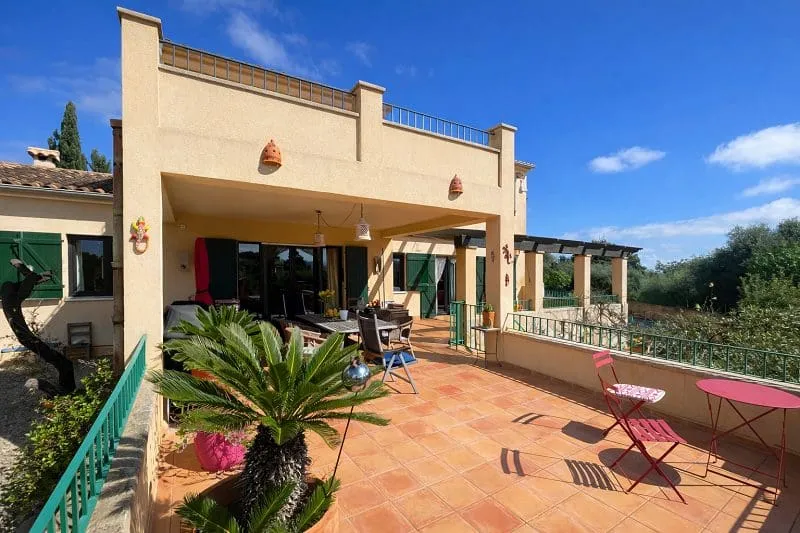 Sunny chalet with pool — photo 7