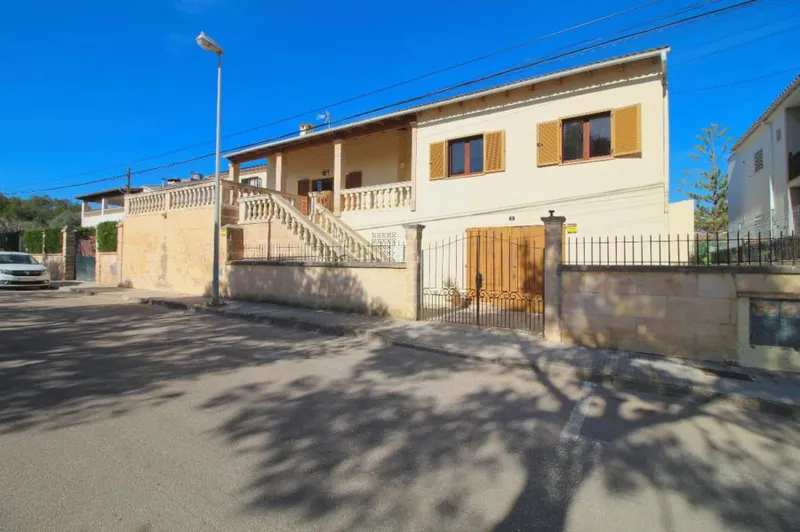 Classic detached villa with private pool and large garage, at walking distance to the village of Alcudia, and the beach — photo 2