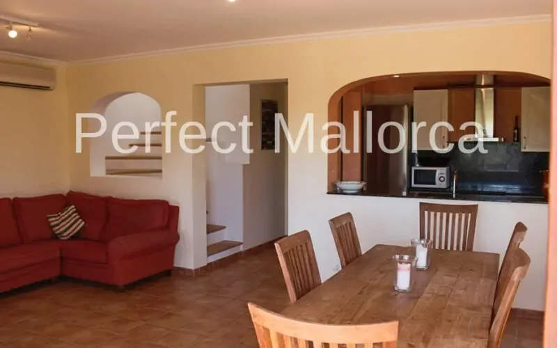 End townhouse overlooking the beach in a well maintained complex with pool in Cala Murada — photo 7