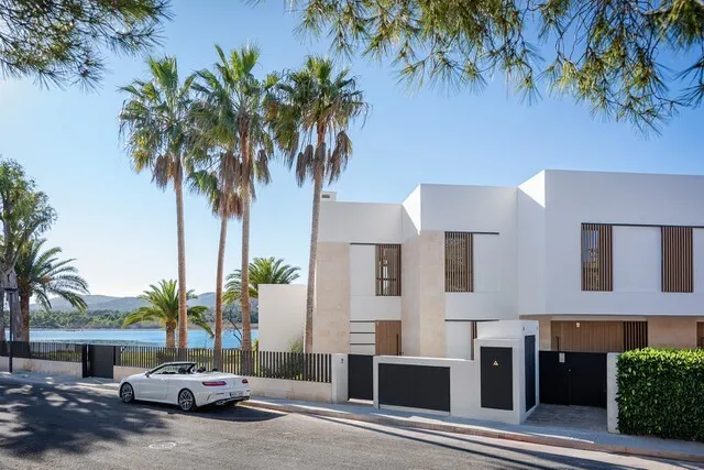 Villa for sale in Puerto Alcudia in development close to the beach — photo 1