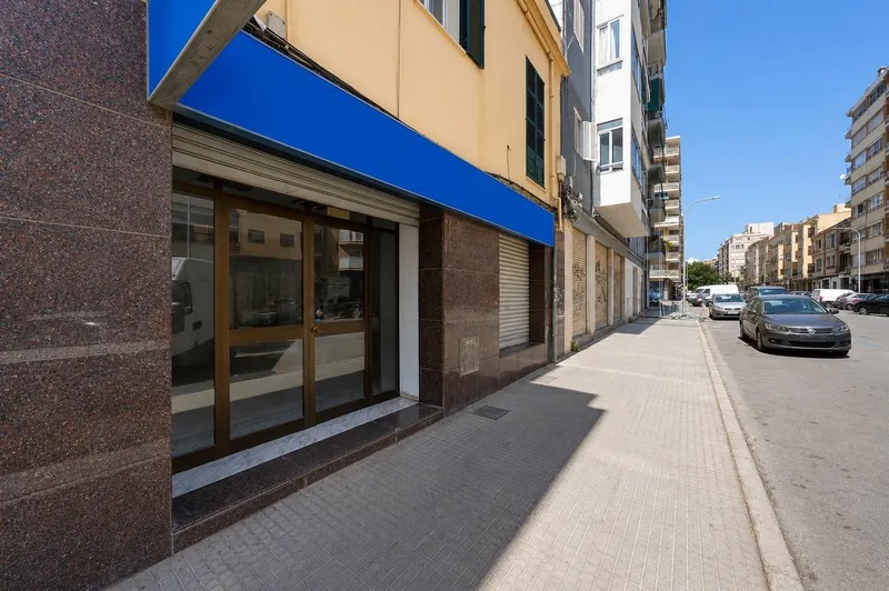 Commercial premises with large frontage, patio and multiple possibilities in Palma — photo 3