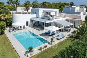 Ref. PRO242 – Elegant villa with spacious open-plan living areas, high-end finishes and large saltwater pool in an exclusive location in Porto Petro, Punta d’es Port — photo 4