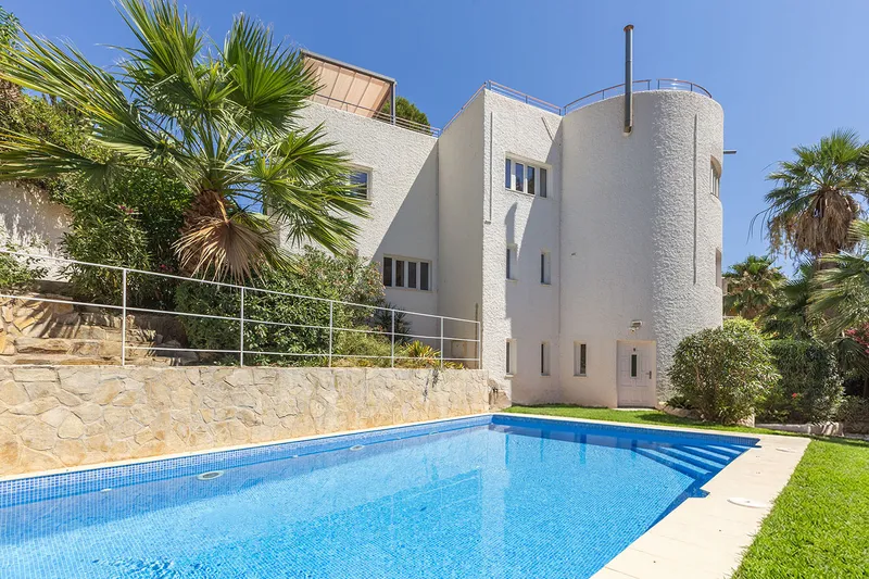 Mediterranean tower villa with roof terrace in a popular residential area — photo 1