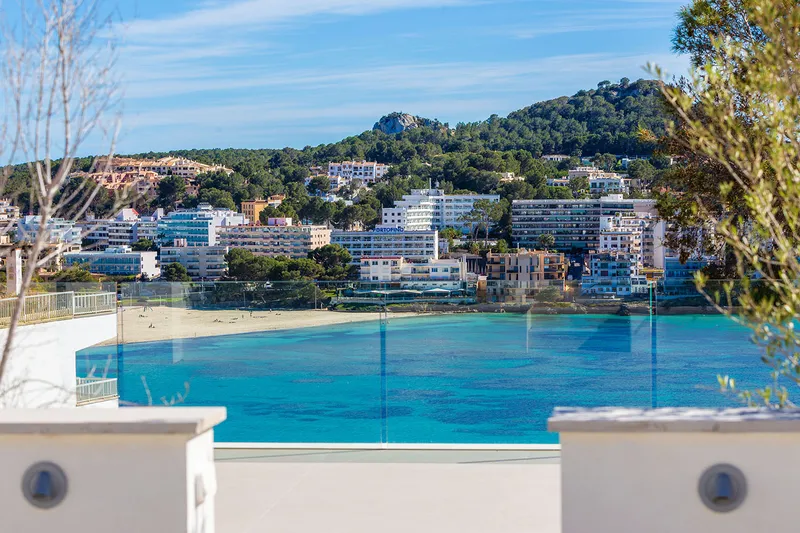 Spectacular villa in an elevated panoramic location — photo 1