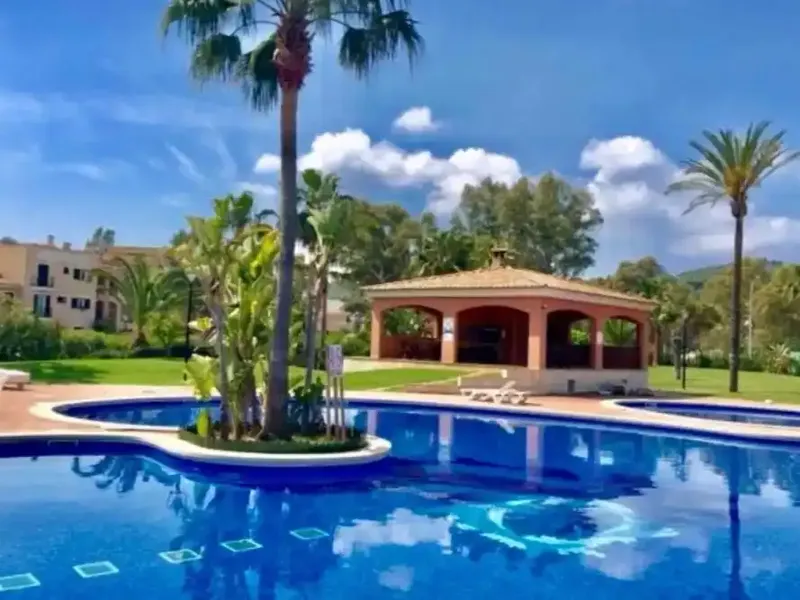 Apartamento privado en una zona tranquila y muy solicitada, a pocos metros del centro de Santa Ponsa. En la segunda planta, con balcón priva — photo 2