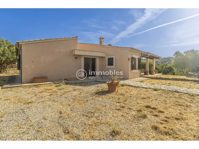 Charming country house on a plot of about 8,670 m2, single storey, preserving the Mallorcan style, located in — photo 5