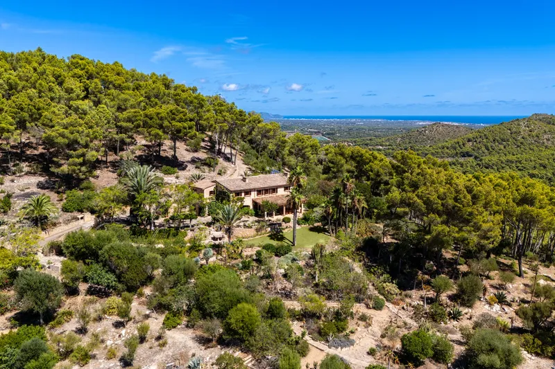 Extraordinary property with three buildings and panoramic sea views in Son Macià — photo 1