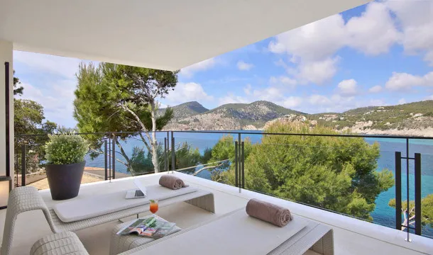Seafront villa with private sea access in Camp de Mar — photo 3