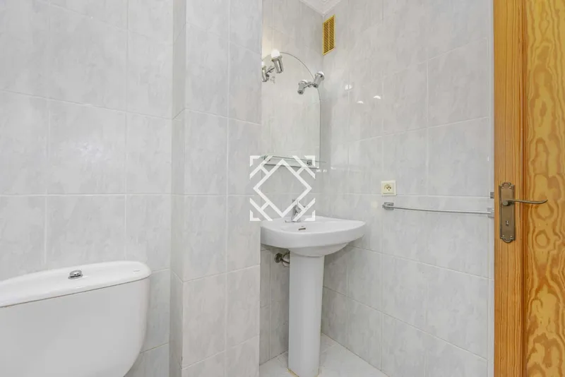Apartment for sale in a privileged location in Puerto de Alcudia, Mallorca. — photo 11