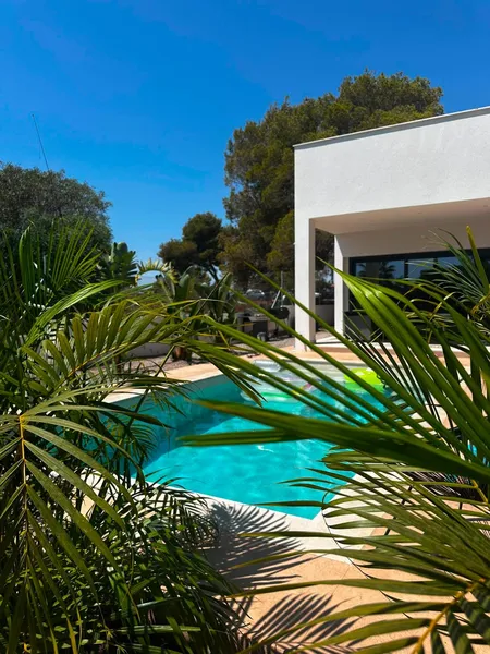 Casa moderna y amueblada con piscina privada en alquiler de larga duración - imagenInmueble0 — photo 1