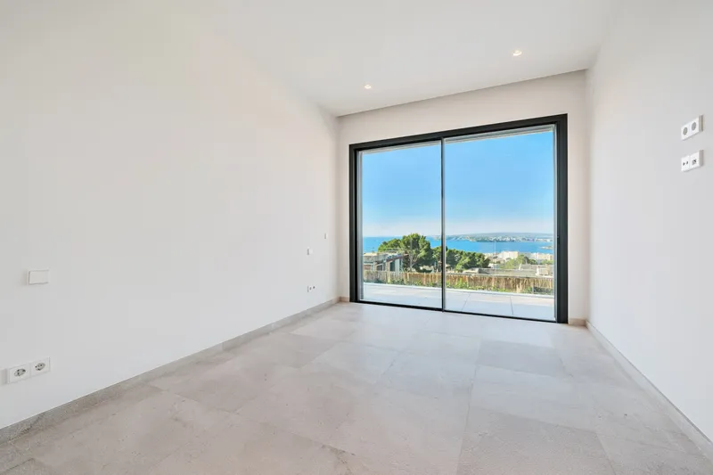 Elegant luxury villa in a privileged location with impressive sea views — photo 5