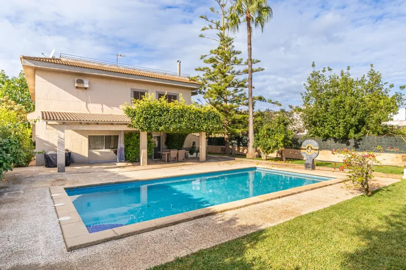 Detached chalet with pool in Las Palmeras urbanization — photo 4