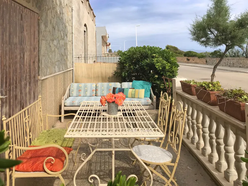 Spacious Detached House in Second Line of Beach with Holiday Licence, Local Licence and Lots of Possibilities! — photo 7