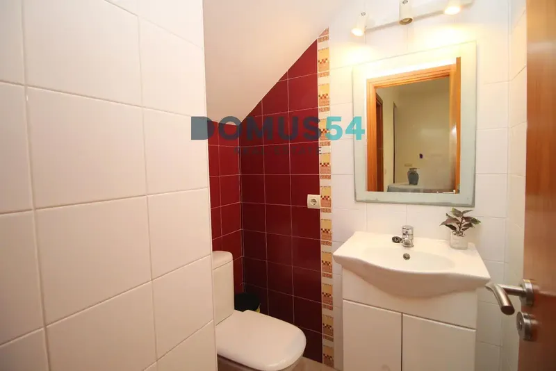 Discover this semi-detached villa that combines the best of coastal living with the comfort of a versatile home. Located in Playa de Muro, this prop — photo 12