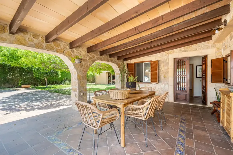 We present this exclusive rustic finca with pool and garden just minutes from Inca. — photo 12