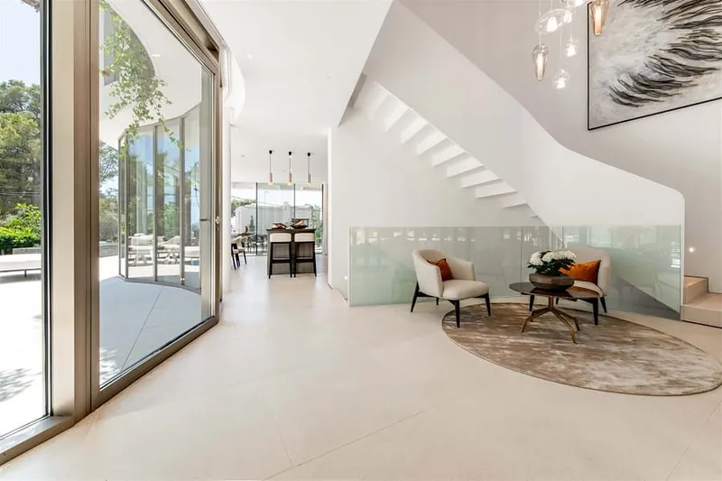 Modern luxury villa with sea views in Bendinat — photo 10