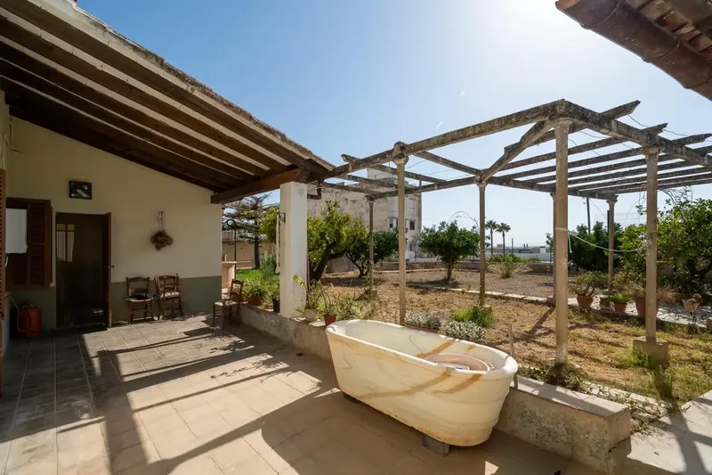 In the Els Molins area, in Inca, we present this unique detached house on a plot of 546.94 m2 according to the Land Registry, with amp — photo 12