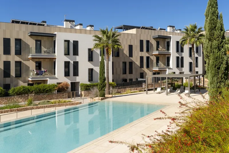 Top quality apartment for sale in Son Quint with good rental potential and private terrace — photo 1