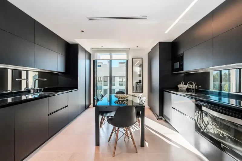This beautifully presented penthouse for sale is a short distance from the famous Paseo de los Pinos in the coveted area of Boquer — photo 7