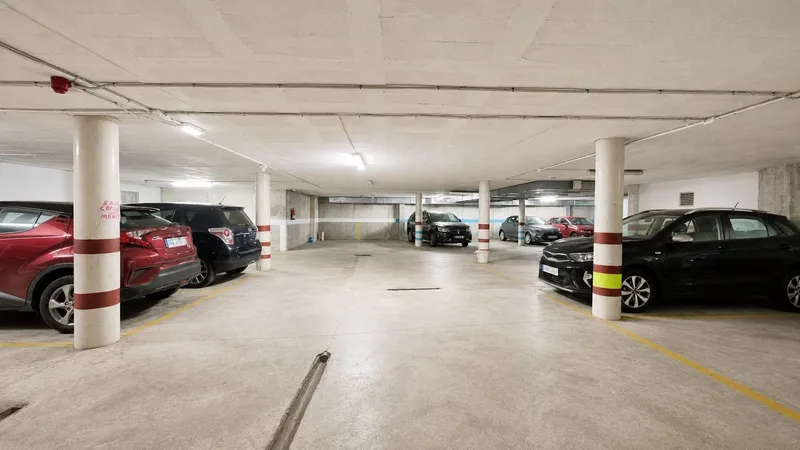 Parking space in Foners: comfortable, safe and well located — photo 2