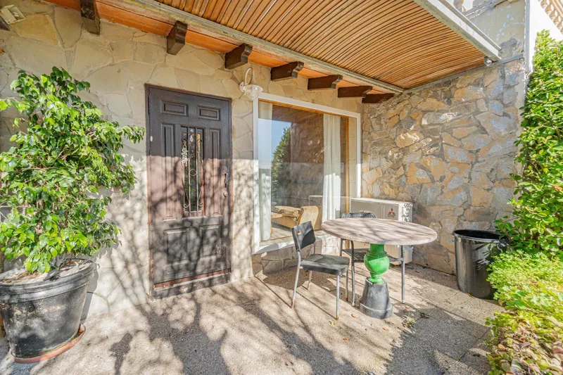 House with mountain views — photo 9