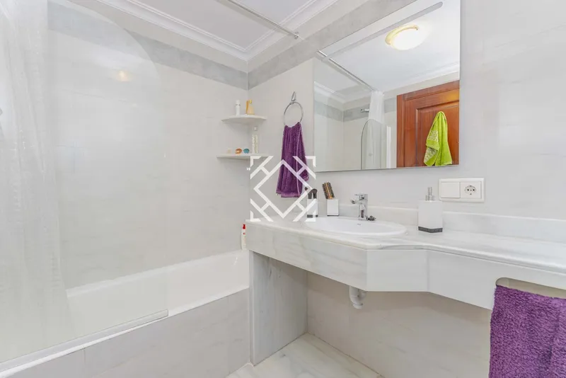 Exclusive penthouse for sale in Puerto de Alcudia, Mallorca — photo 12