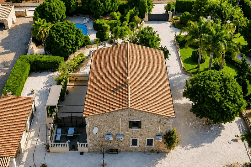 Spacious finca with 6 bedrooms, large garden, pool and generous cellar — photo 1