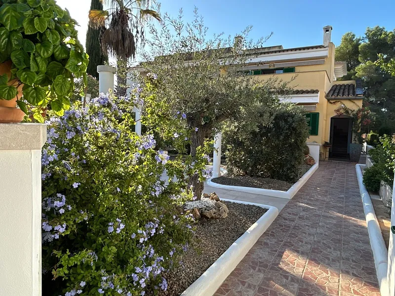 Charming townhouse with garden, conservatory, terraces and communal pool — photo 3