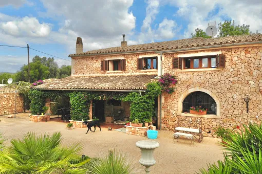 Llucmajor, beautifully landscaped and well-kept natural stone finca with pool, photovoltaics, air conditioning and underfloor heating near Llucmajor — photo 3