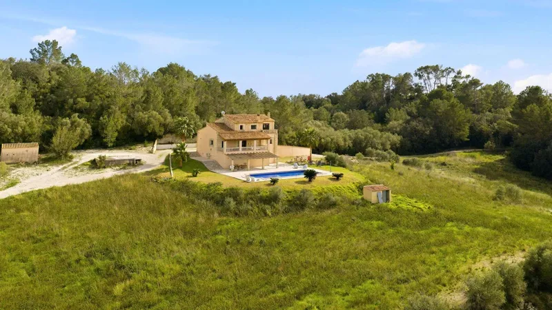 Exceptional Rustic Estate: Two Chalets and Four Dwellings - ETV - Llubí — photo 12