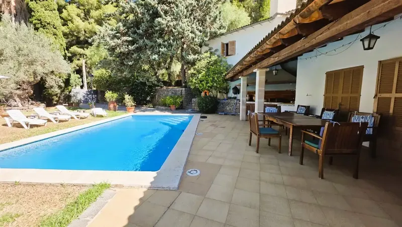In a sunny and quiet environment in Port de Sóller, we present this magnificent house with garden, private pool and holiday rental license — photo 3