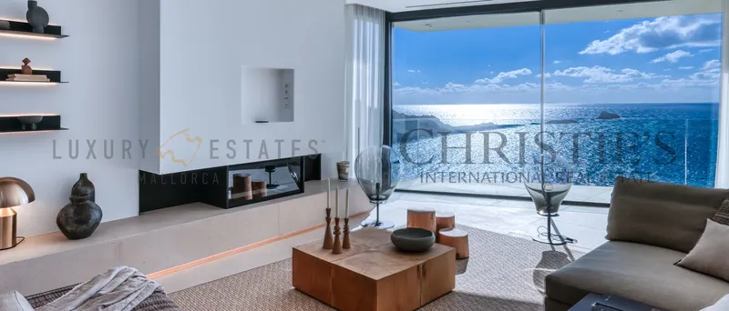 Luxury villa in Santa Ponsa in first sea line in direct proximity to Port Adriano — photo 2