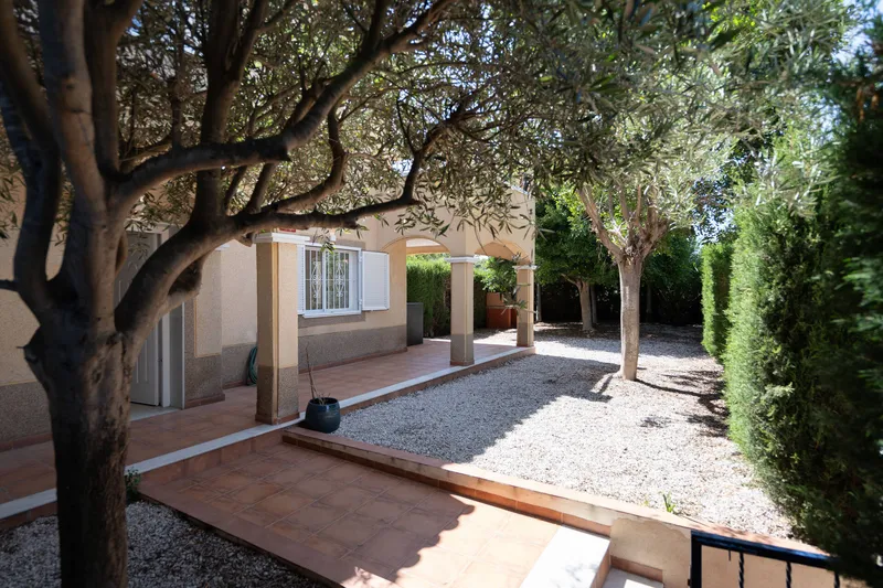 Spacious corner house with wonderful patios and a lush pool area — photo 2